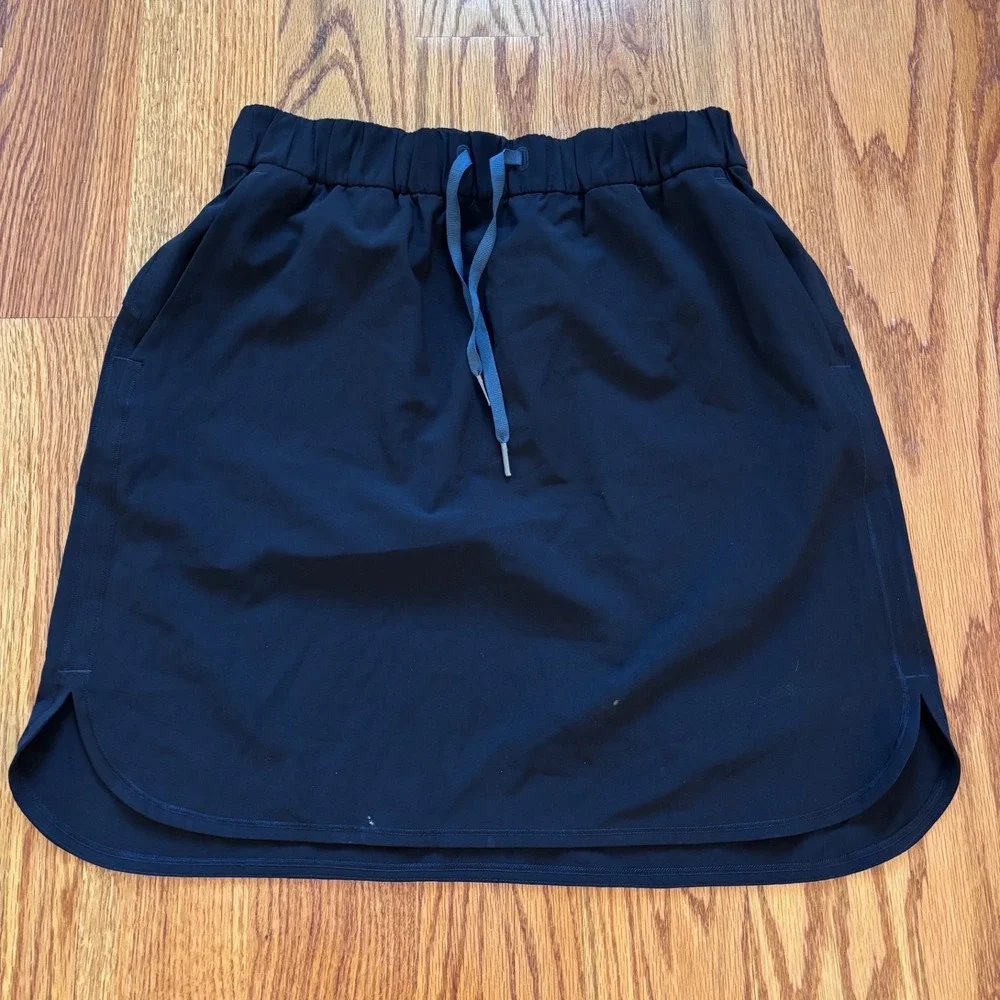 Lululemon On the Fly Skirt Black Woven Drawstring Athletic‎ Casual Size 10